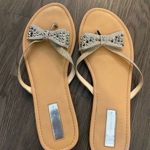 Bow flip flops